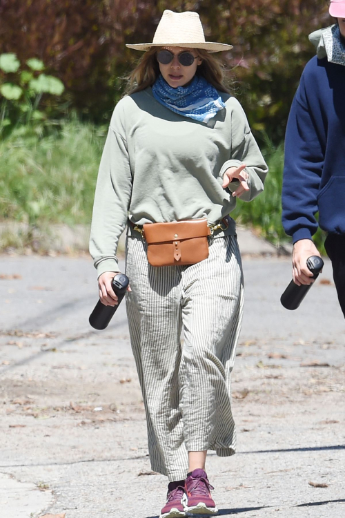 Elizabeth Olsen and fiance Robbie Arnett with homemade masks out in Hollywood Hills 2020/04/11 1