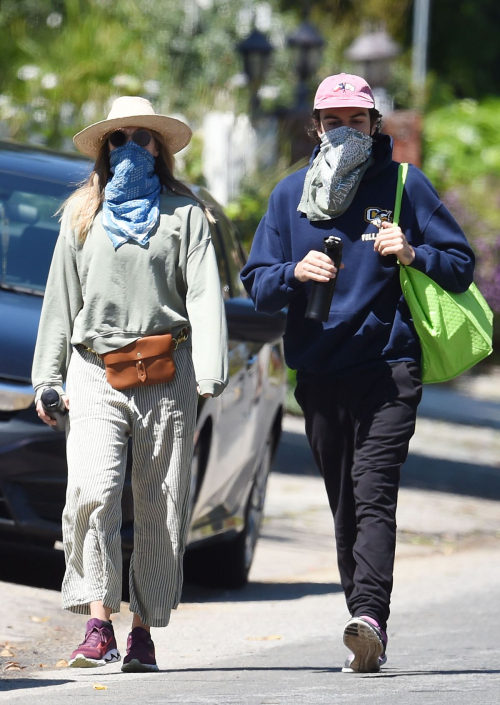 Elizabeth Olsen and fiance Robbie Arnett with homemade masks out in Hollywood Hills 2020/04/11 3