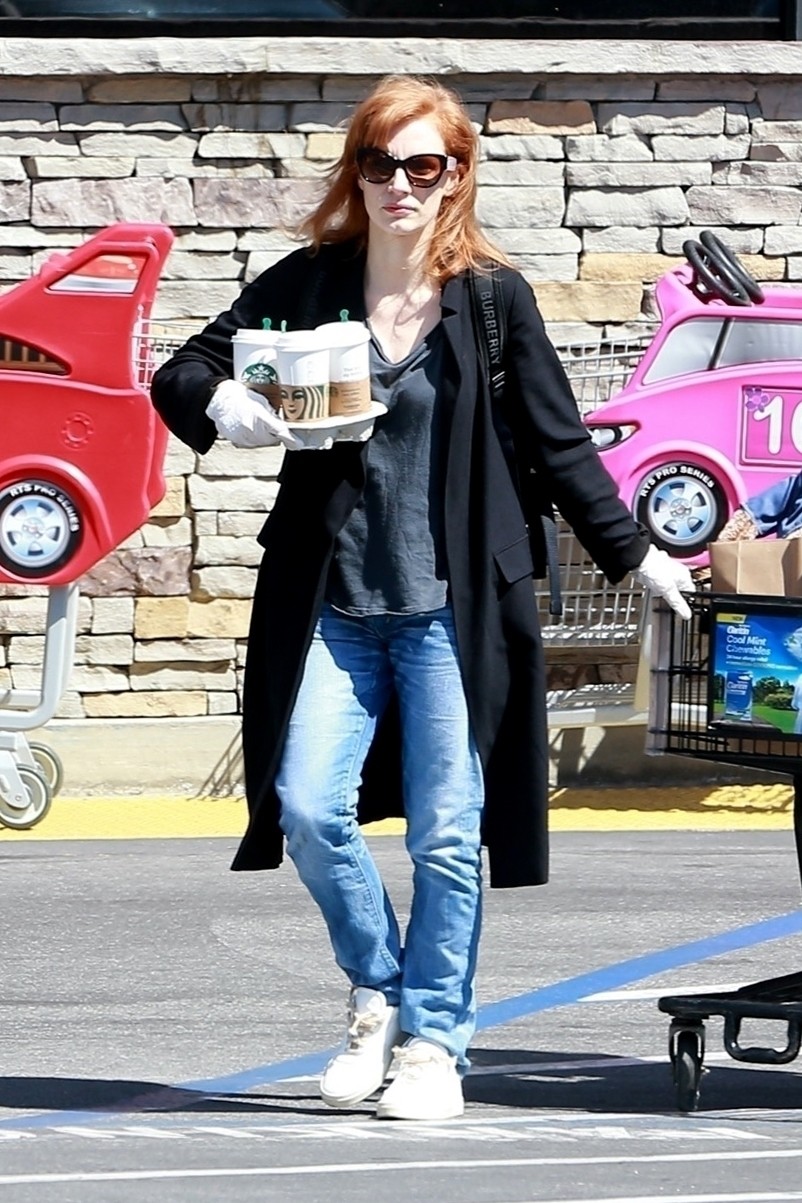 Jessica Chastain Grocery Shopping out in Palos Verdes, California 2020/04/04