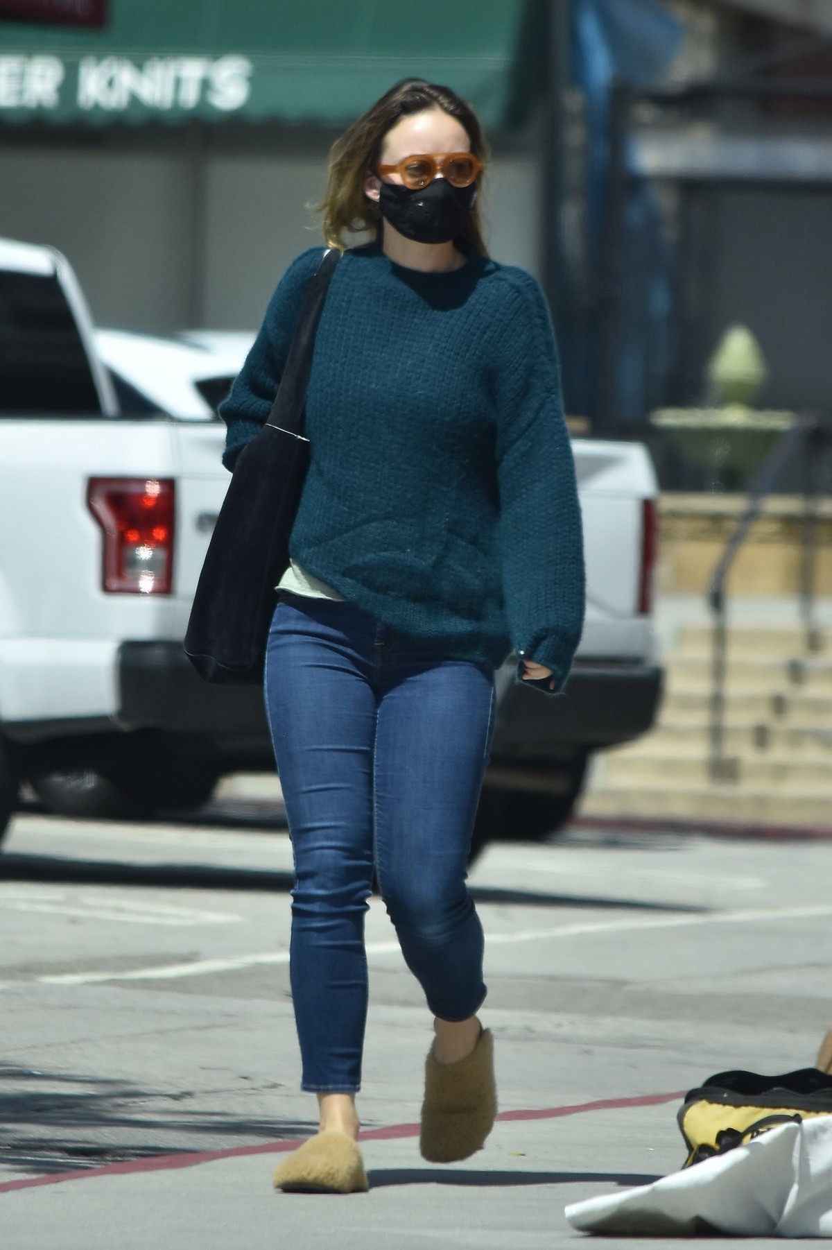 Olivia Wilde seen in full sleeve top and dark blue jeans out in Los Angeles 2020/04/03
