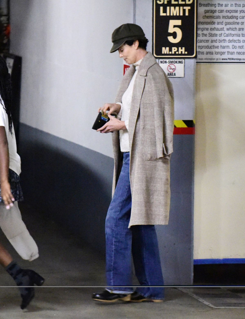 Charlize Theron seen for her kids at a sushi bar in West Hollywood, California 2020/05/08 3