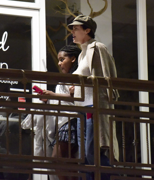Charlize Theron seen for her kids at a sushi bar in West Hollywood, California 2020/05/08 5