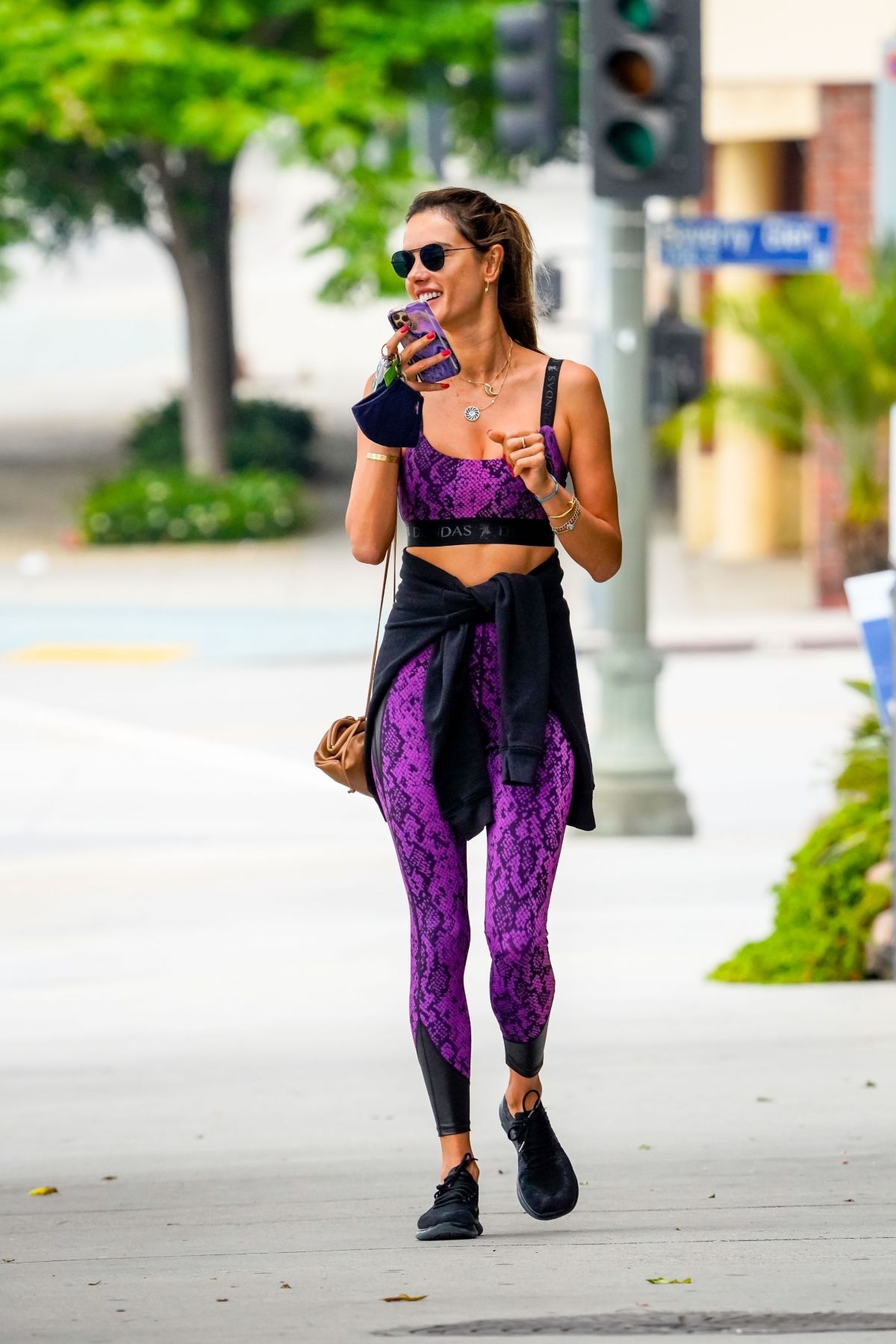 Alessandra Ambrosio Arrives at Pilates Class in Santa Monica 2020/06/20
