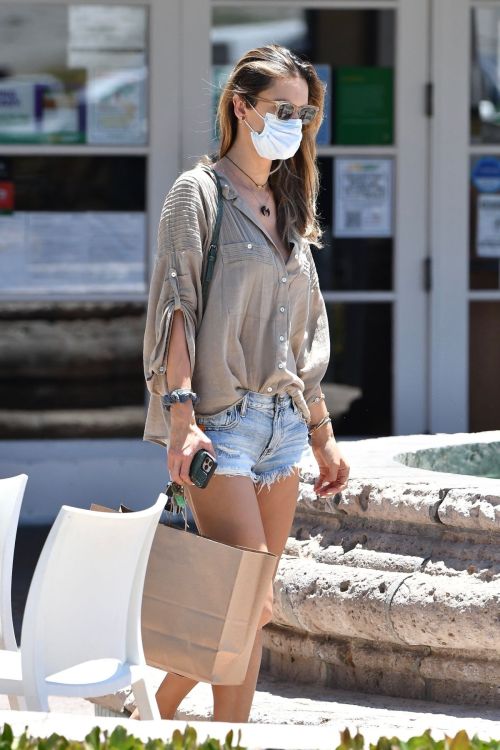 Alessandra Ambrosio in Denim Shorts Out Shopping in Malibu 2020/06/10