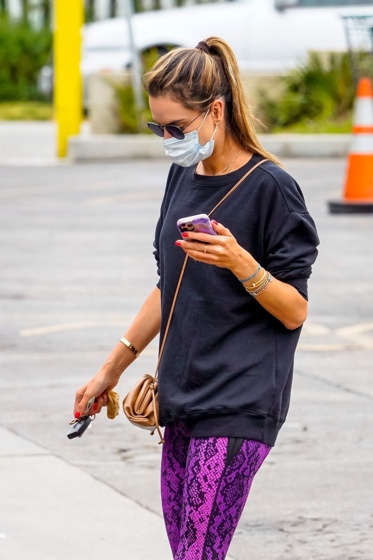 Alessandra Ambrosio Out Shopping in Los Angeles 2020/06/20