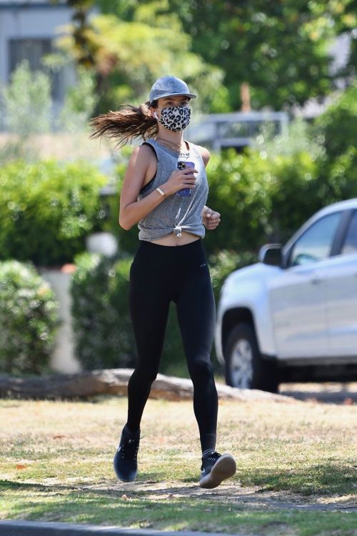 Alessandra Ambrosio use Mask during Jogging in Brentwood 2020/06/03