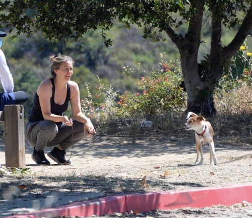 Alicia Silverstone Out with Her Dogs in Los Angeles 2020/06/07 2