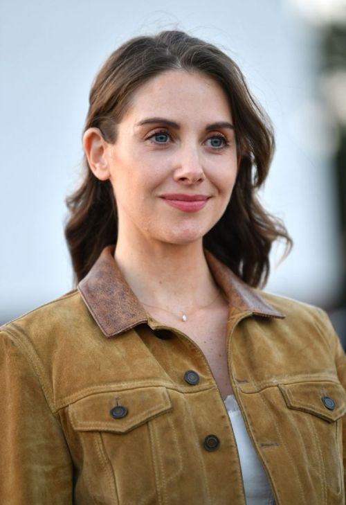 Alison Brie at The Rental Advanced Screening in Los Angeles 2020/06/18 12