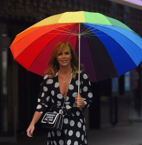 Amanda Holden Arrives on a Rainy Day at Global Radio in London 2020/06/11 2