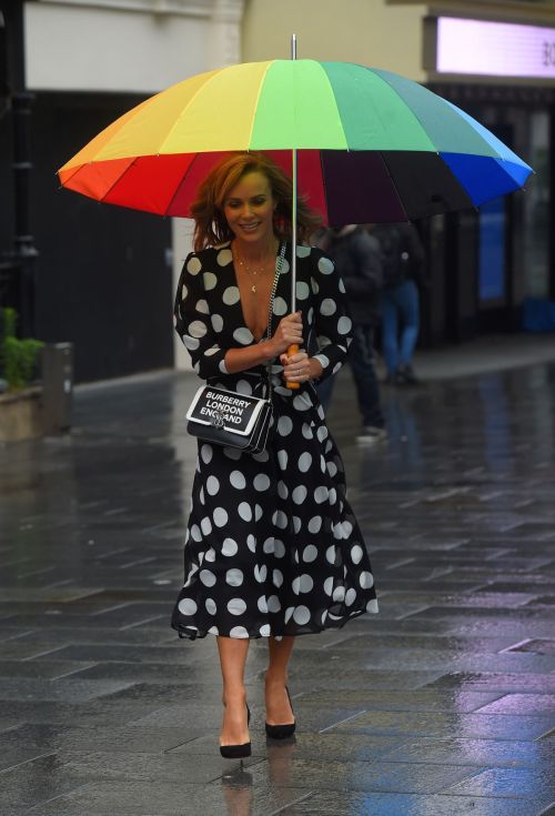 Amanda Holden Arrives on a Rainy Day at Global Radio in London 2020/06/11 3