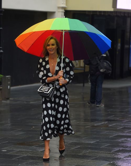 Amanda Holden Arrives on a Rainy Day at Global Radio in London 2020/06/11 4
