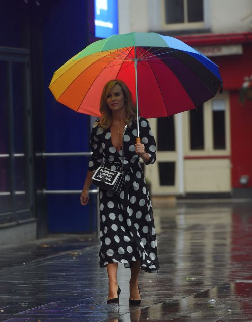 Amanda Holden Arrives on a Rainy Day at Global Radio in London 2020/06/11