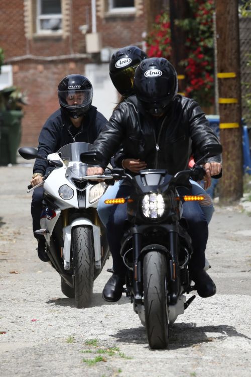 Ana de Armas and Ben Affleck on His Motorcycle Out in Los Angeles 2020/06/02 5