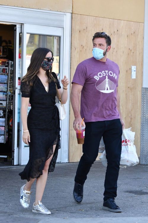 Ana de Armas and Ben Affleck Out Shopping in Los Angeles 2020/06/09
