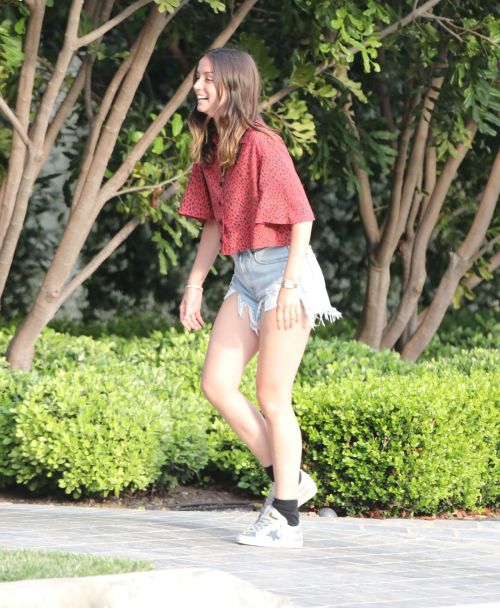 Ana De Armas seen in Beautiful Top and Denim Out in Brentwood 2020/06/04 6
