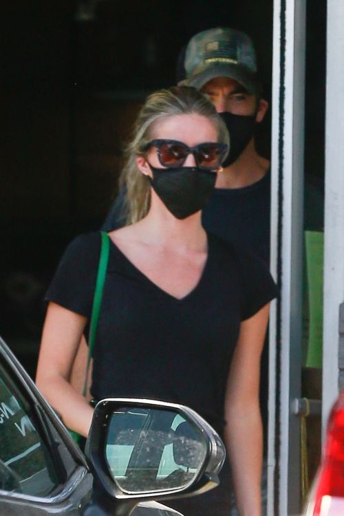 Annabelle Wallis Leaves a Pet Supply Store in Los Feliz 2020/06/18 3