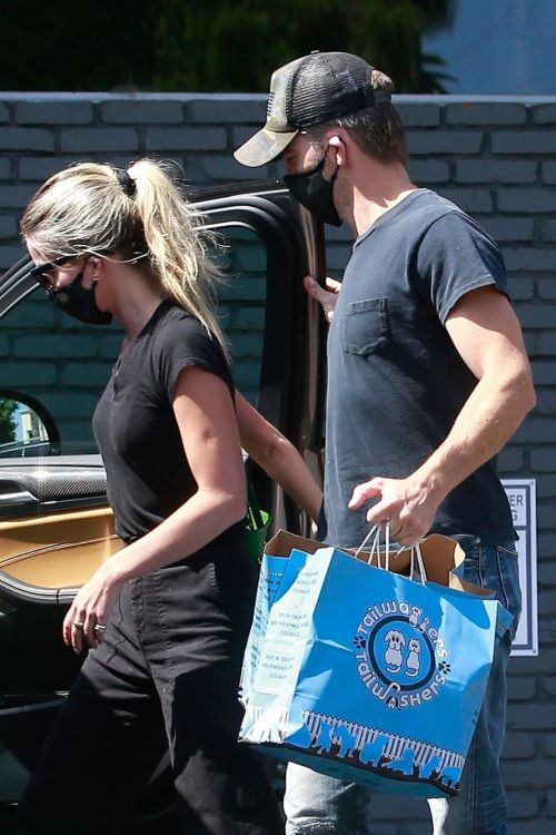 Annabelle Wallis Leaves a Pet Supply Store in Los Feliz 2020/06/18 10