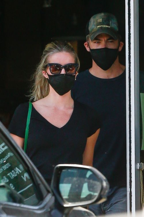 Annabelle Wallis Leaves a Pet Supply Store in Los Feliz 2020/06/18 11