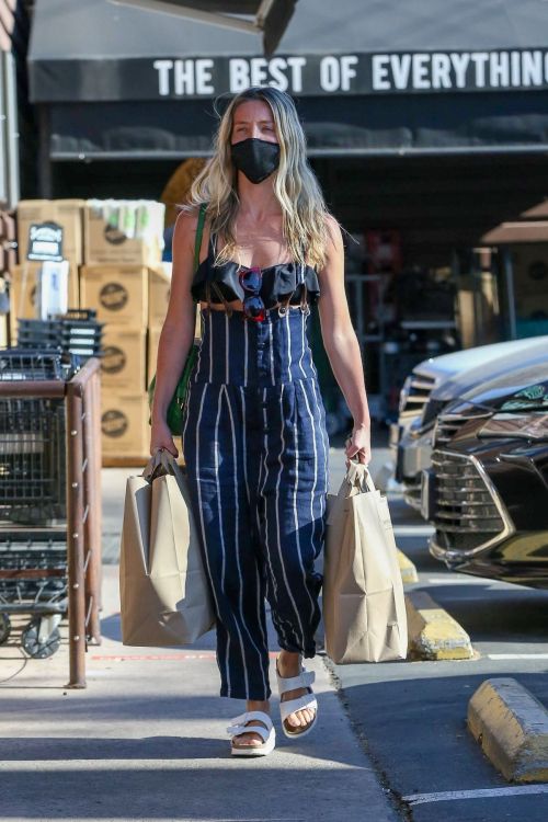 Annabelle Wallis Out Shopping in Los Feliz 2020/06/11 2