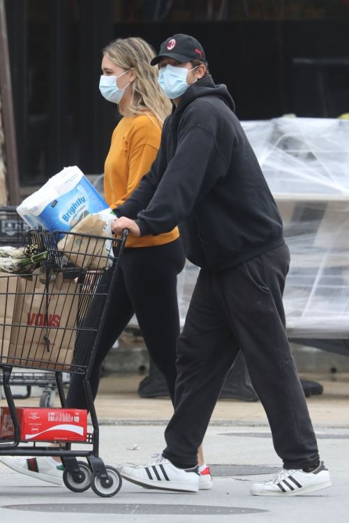 April Love Geary Out Shopping in Malibu 2020/06/18 8