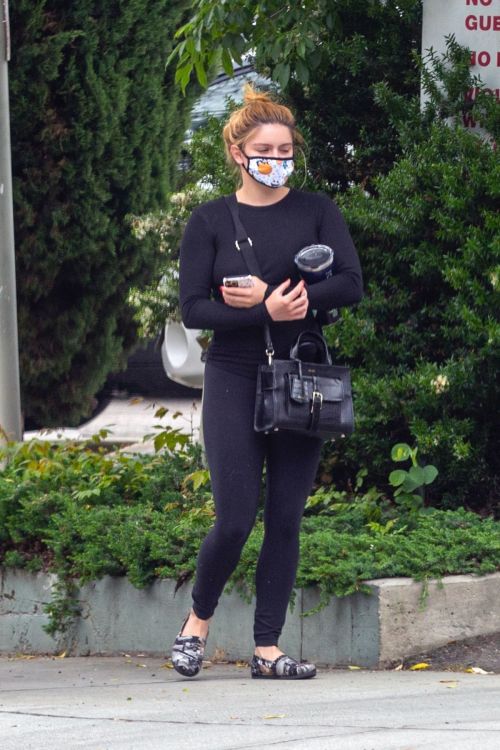 Ariel Winter Arrives at a Skin Care Clinic in West Hollywood 2020/06/05 6
