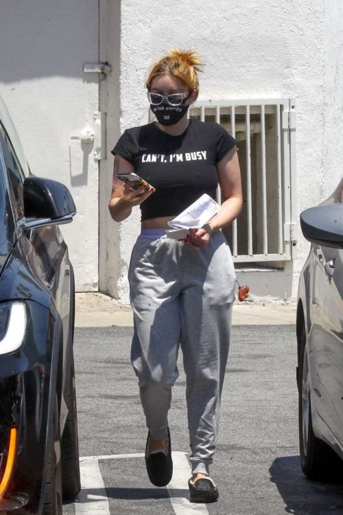 Ariel Winter in Black Crop Top at CVS in Studio City 2020/06/03 8