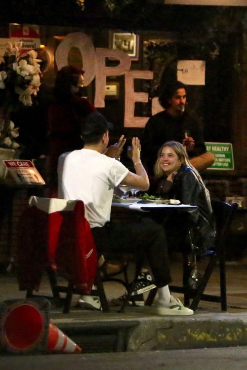 Ashley Benson and G-Eazy Out for Dinner in Los Feliz 2020/06/20 5