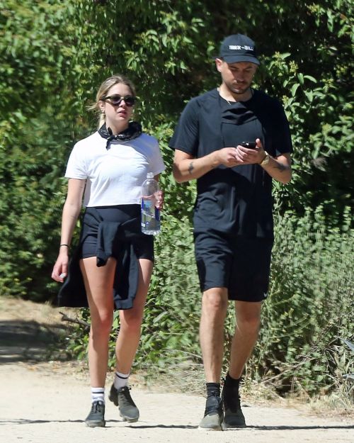 Ashley Benson and G-Eazy Out Shopping in Los Angeles 2020/06/13 11