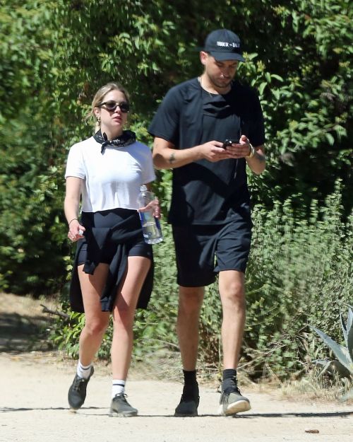 Ashley Benson and G-Eazy Out Shopping in Los Angeles 2020/06/13 12