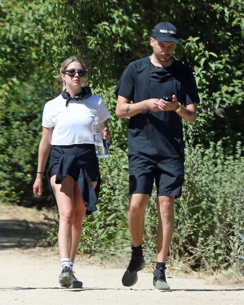 Ashley Benson and G-Eazy Out Shopping in Los Angeles 2020/06/13 13
