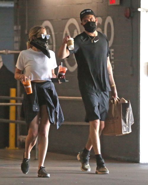 Ashley Benson and G-Eazy Out Shopping in Los Angeles 2020/06/13 9
