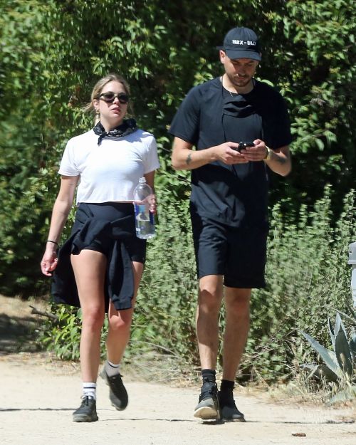 Ashley Benson and G-Eazy Out Shopping in Los Angeles 2020/06/13 12