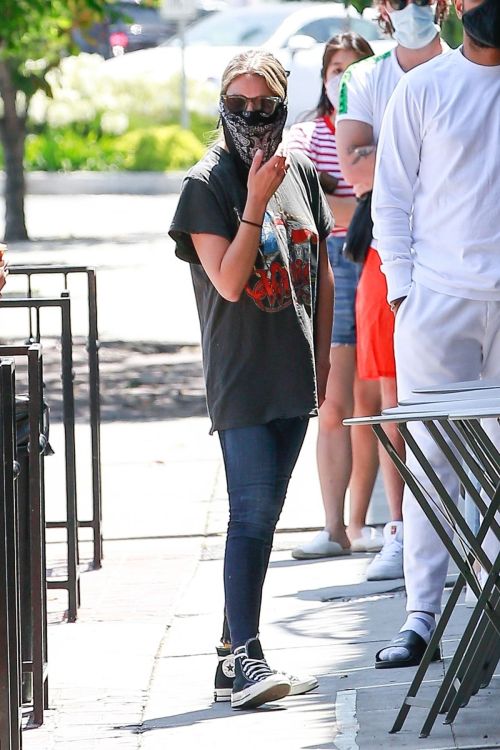 Ashley Benson Wearing Banda Mask Out in West Hollywood 2020/06/13 9