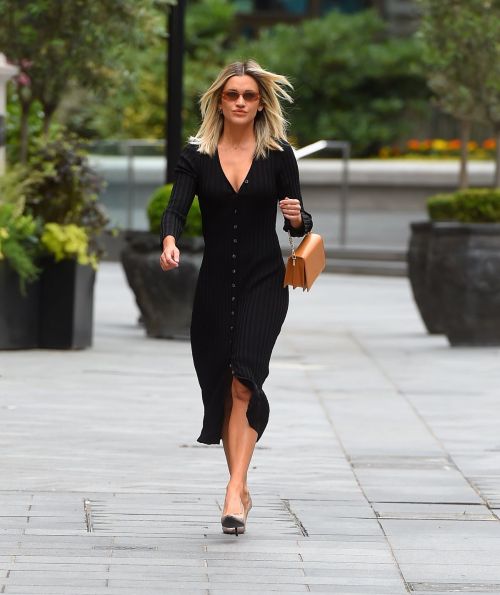 Ashley Roberts Arrives at Global Offices in London 2020/06/08 5
