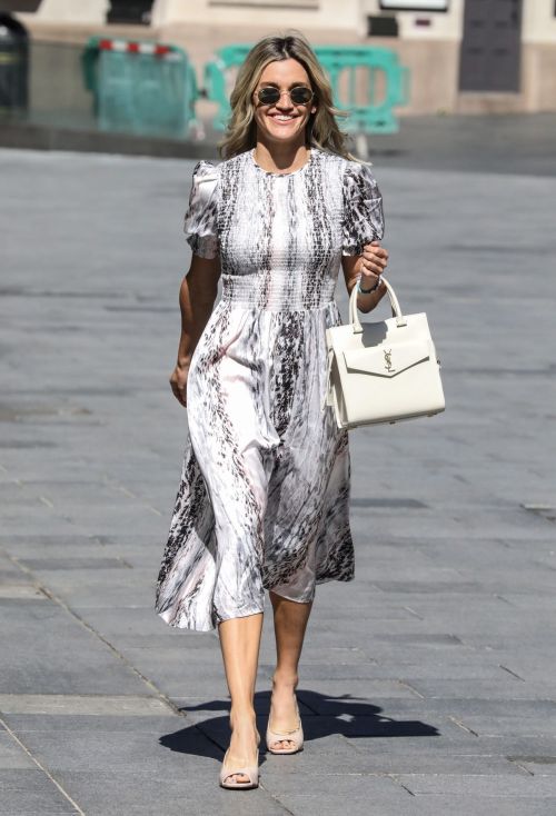 Ashley Roberts Arrives at Global Radio in London 2020/06/01 1
