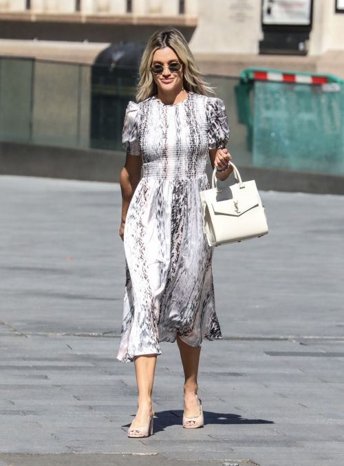Ashley Roberts Arrives at Global Radio in London 2020/06/01 2