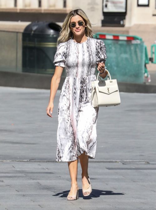 Ashley Roberts Arrives at Global Radio in London 2020/06/01 7