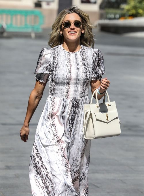 Ashley Roberts Arrives at Global Radio in London 2020/06/01 9