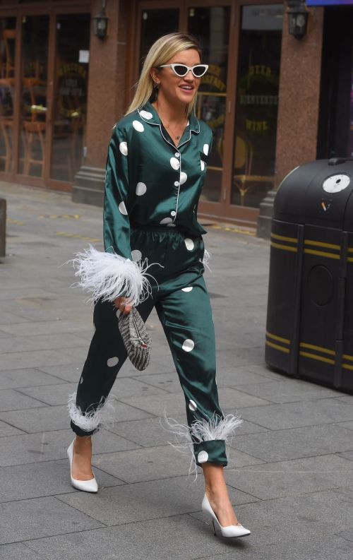 Ashley Roberts Arrives at Global Studios in London 2020/06/19