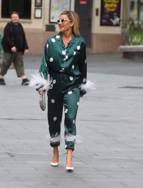 Ashley Roberts Arrives at Global Studios in London 2020/06/19 9