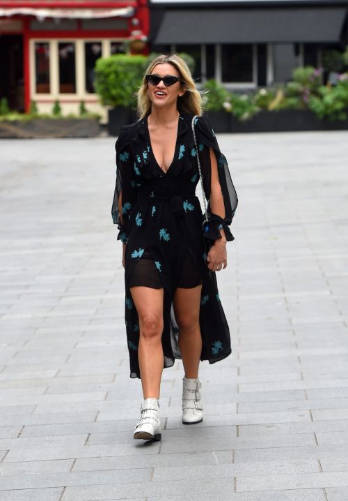 Ashley Roberts flashes her legs outside Heart FM Radio in London 2020/06/04 2