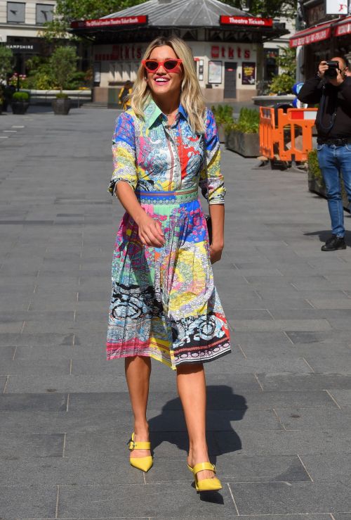 Ashley Roberts Leaves Global Radio in London 2020/06/09 5