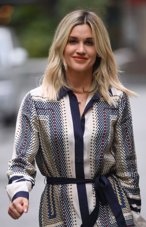 Ashley Roberts Leaves Global Studios in London 2020/06/03 5