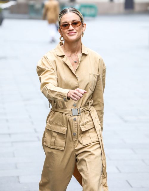 Ashley Roberts Leaves Global Studios in London 2020/06/10 1