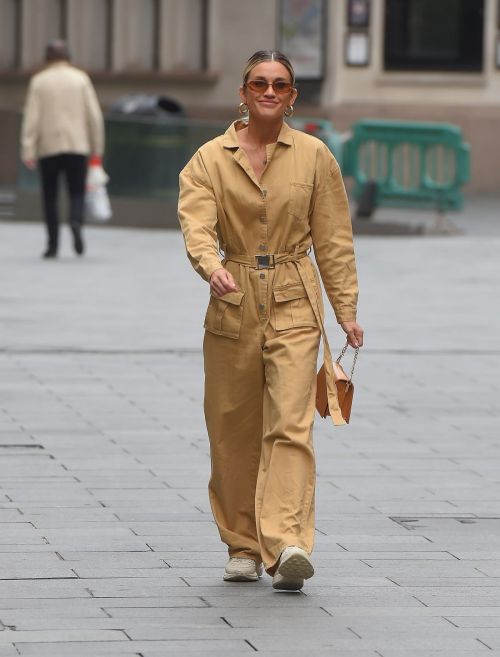Ashley Roberts Leaves Global Studios in London 2020/06/10 5
