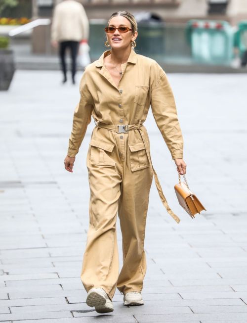 Ashley Roberts Leaves Global Studios in London 2020/06/10 7