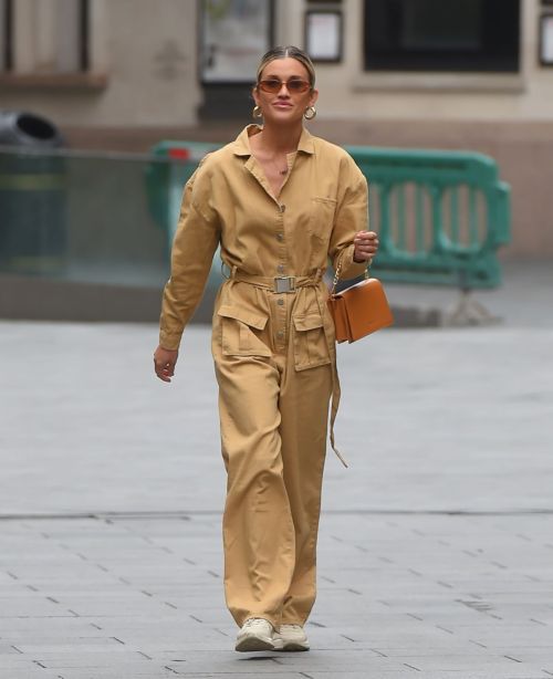 Ashley Roberts Leaves Global Studios in London 2020/06/10 8