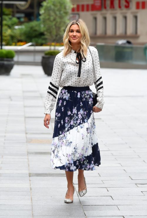 Ashley Roberts seen in Beautiful Skirt at Global Radio in London 2020/06/05 4