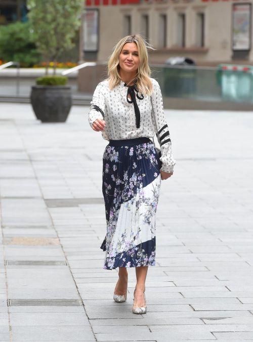 Ashley Roberts seen in Beautiful Skirt at Global Radio in London 2020/06/05 5