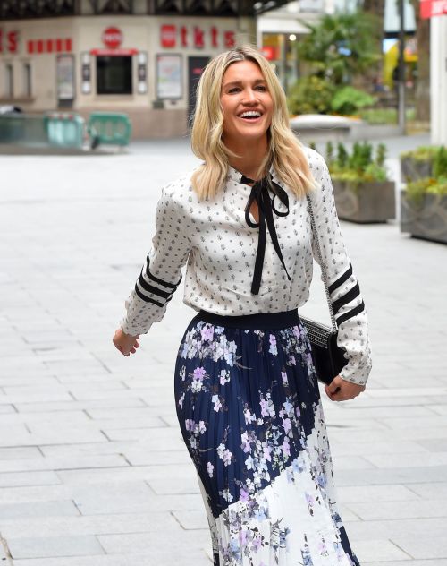 Ashley Roberts seen in Beautiful Skirt at Global Radio in London 2020/06/05 6